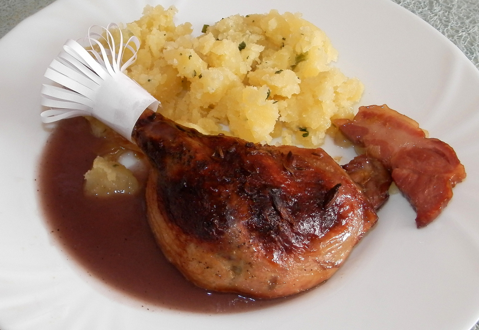 Kachní stehna na zázvoru a jablkách s vinnou omáčkou_5ff70aa7719f3.jpeg