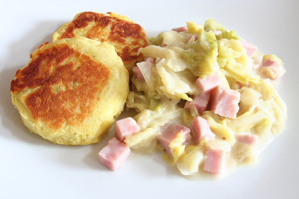 Kapustové ragú se šunkou a s bramborovými plackami_5ff7e858b530c.jpeg