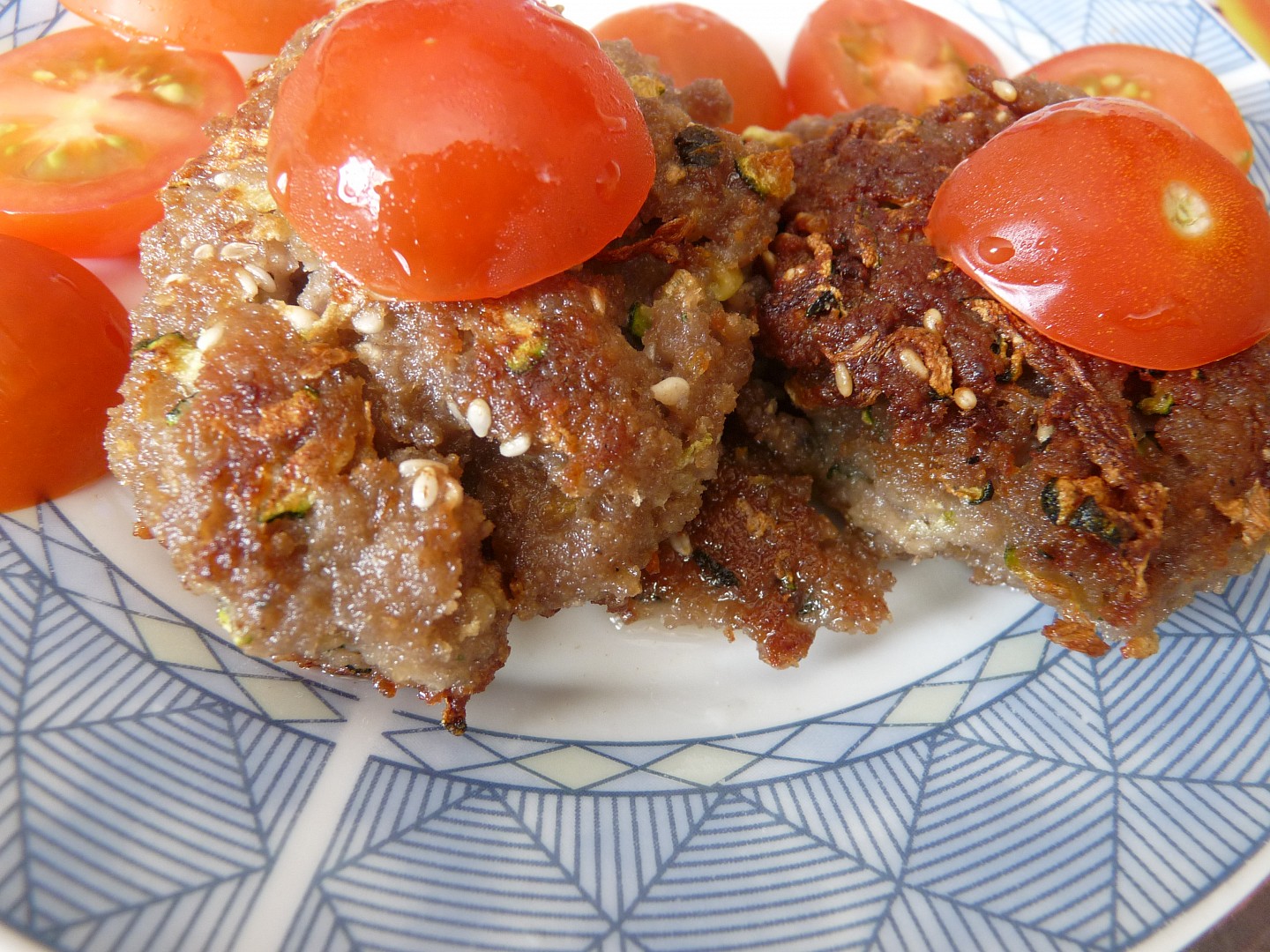 Karbanátky s cuketou a červeným vínem