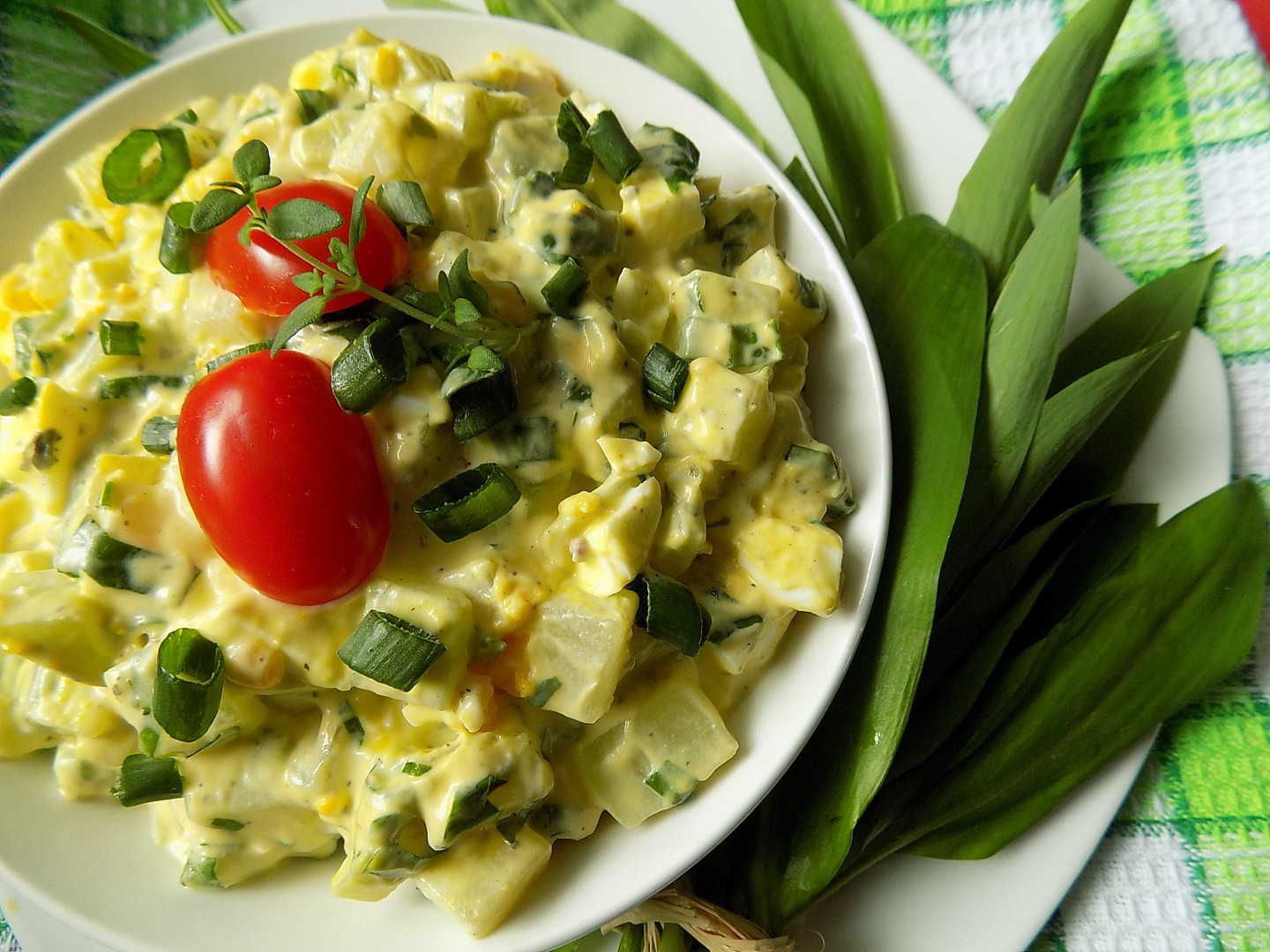 Kedlubnový salát s vejci a medvědím česnekem_5ff75a5516f55.jpeg