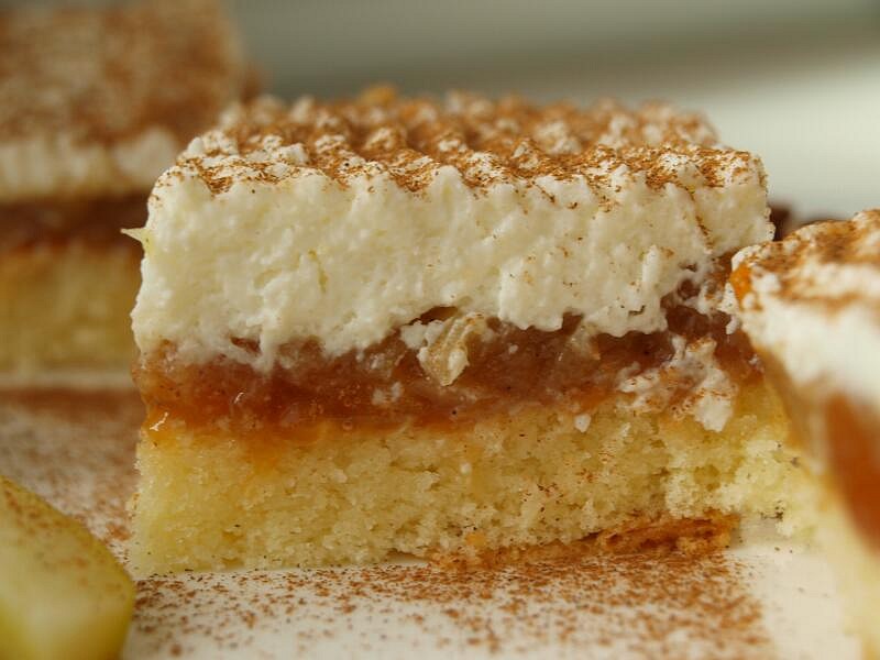 Kokosový jablečník_5ffa7870d4a17.jpeg