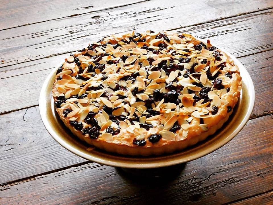 Koláč s brusinkami a mandlovými lupínky