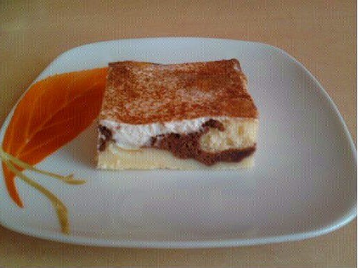 Koláč s pudingem a zakysanou smetanou