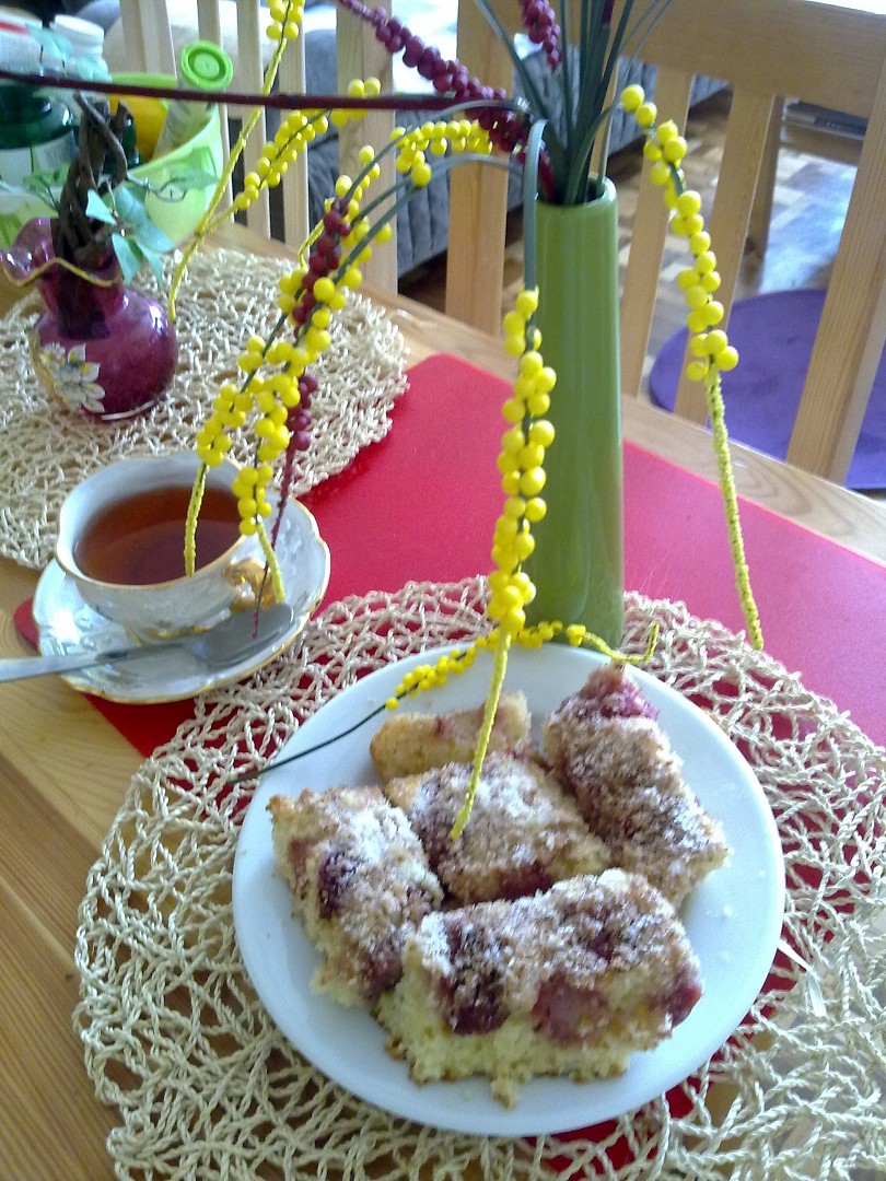 Koláčová bublanina s kokosem, jahodami a žmolenkou_5ffad0d4e3e39.jpeg