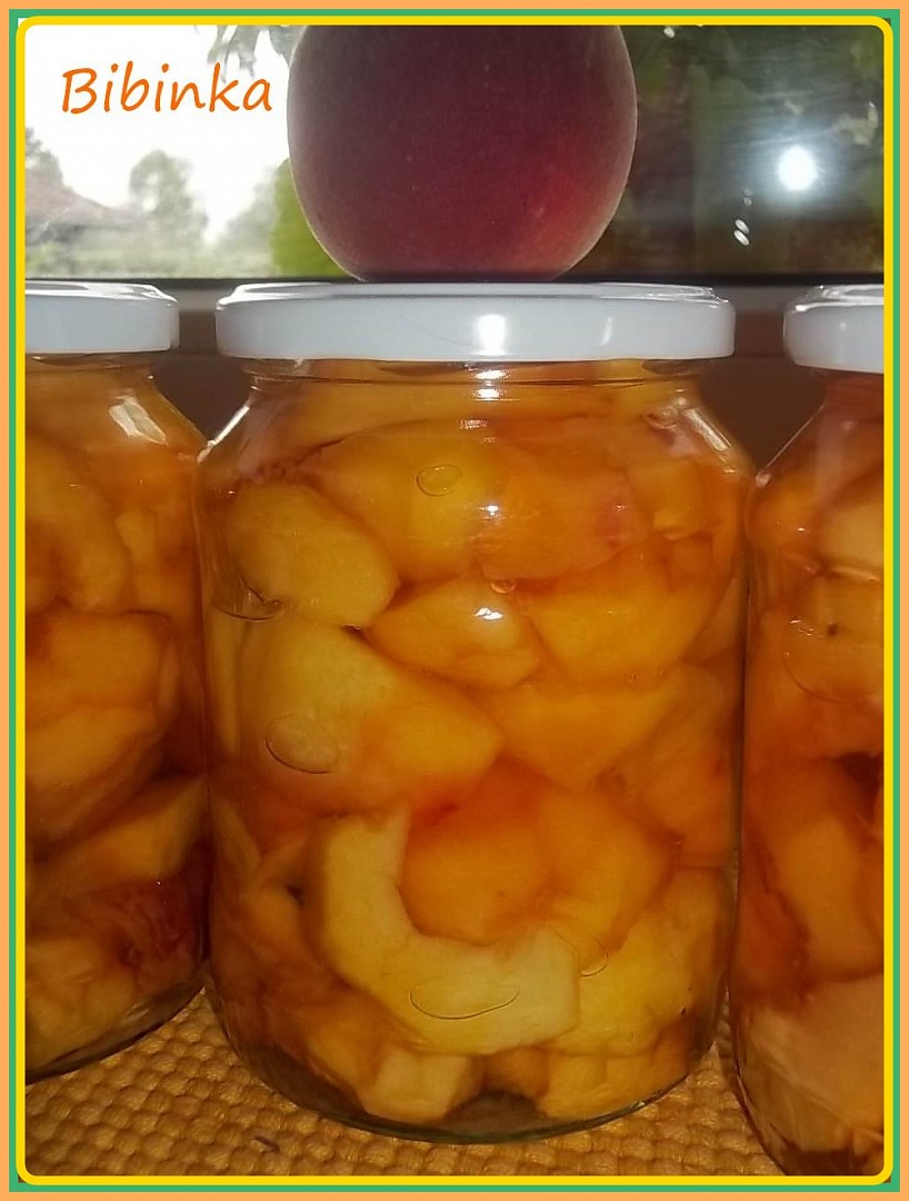 Kompot z oloupaných broskví pro další použití