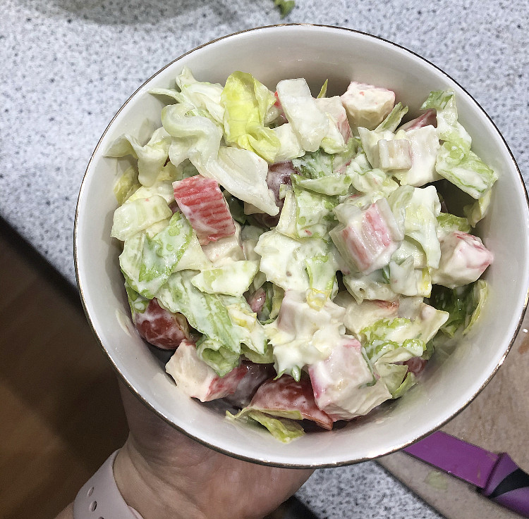 Krabí salát s jogurtovým dresinkem