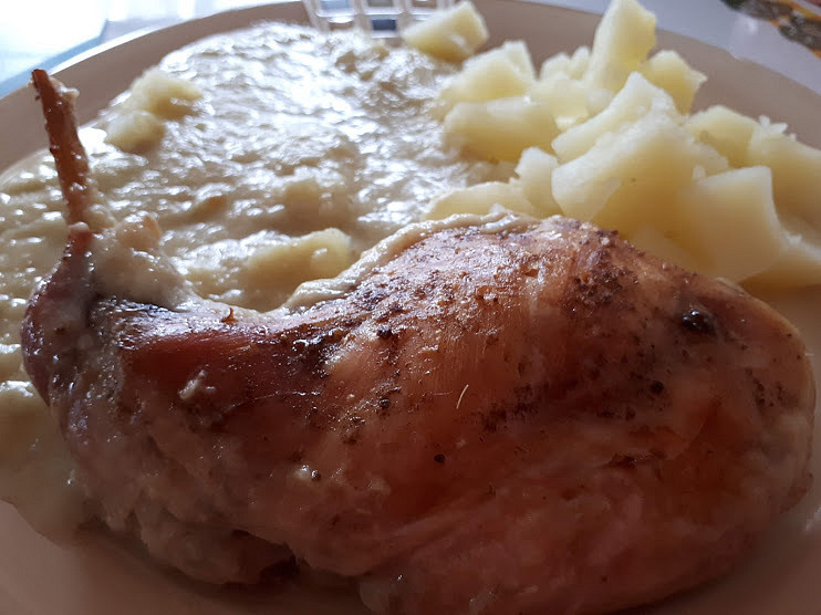Králík s česnekovo-řapíkatou omáčkou_5ff6d2b9310b5.jpeg