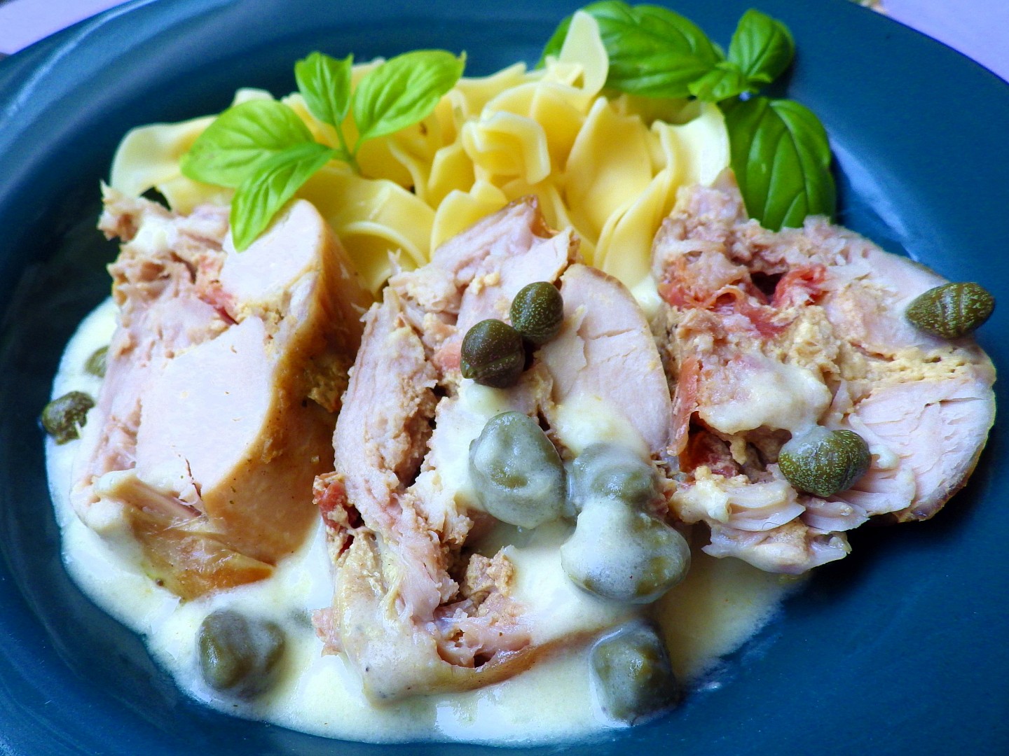 Králík v hořčično-smetanové omáčce s kapary