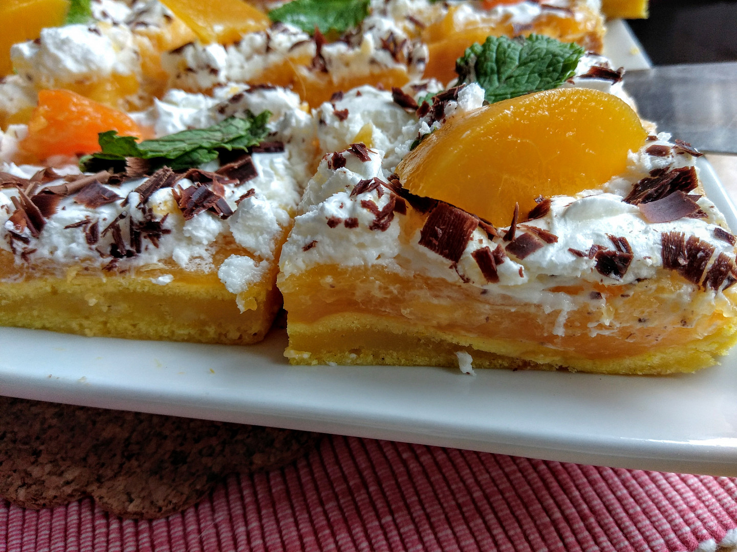 Křehký moučník s ovocným pudinkem z broskvového a ananasového kompotu_5ff732ae58e24.jpeg