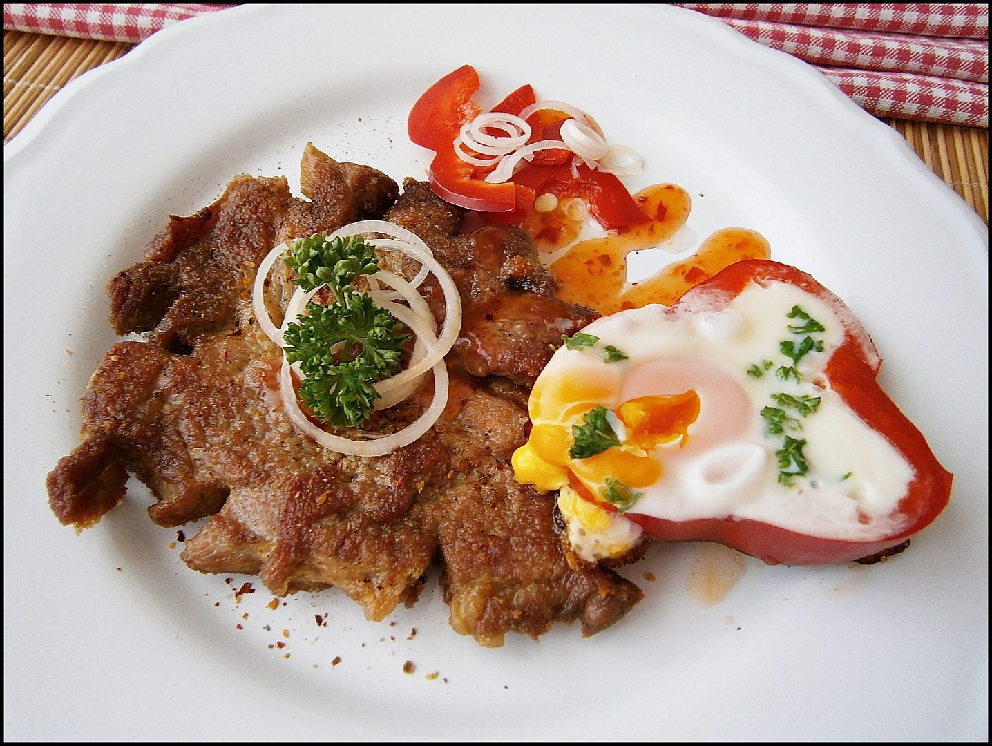 Krkovičkový marinovaný minutkový plátek s volským okem v paprice_5ff82ae63921c.jpeg