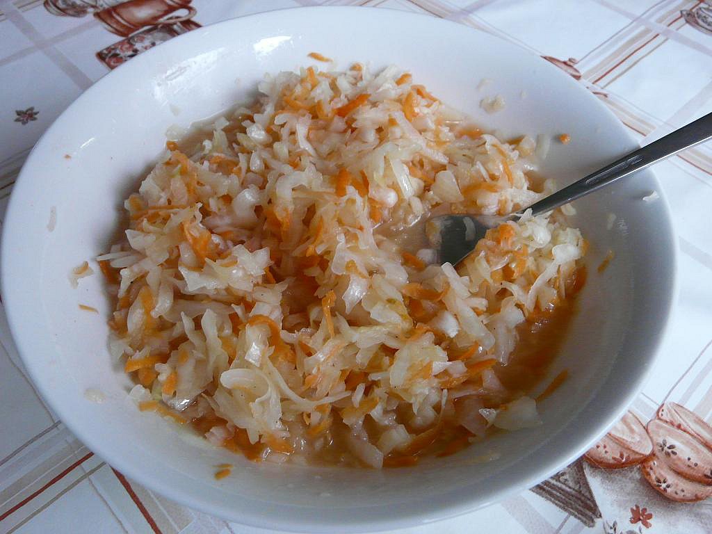 Křupavé kysané zelí s jablky a mrkví