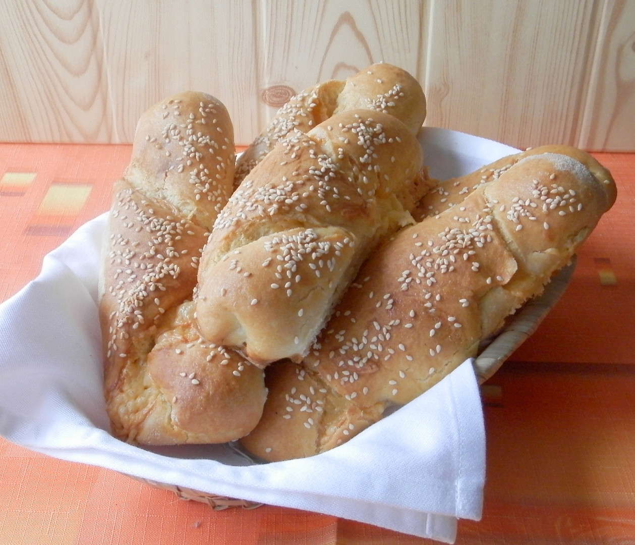 Křupavé rohlíky se salámovým sýrem_5ff71fae4bcd5.jpeg