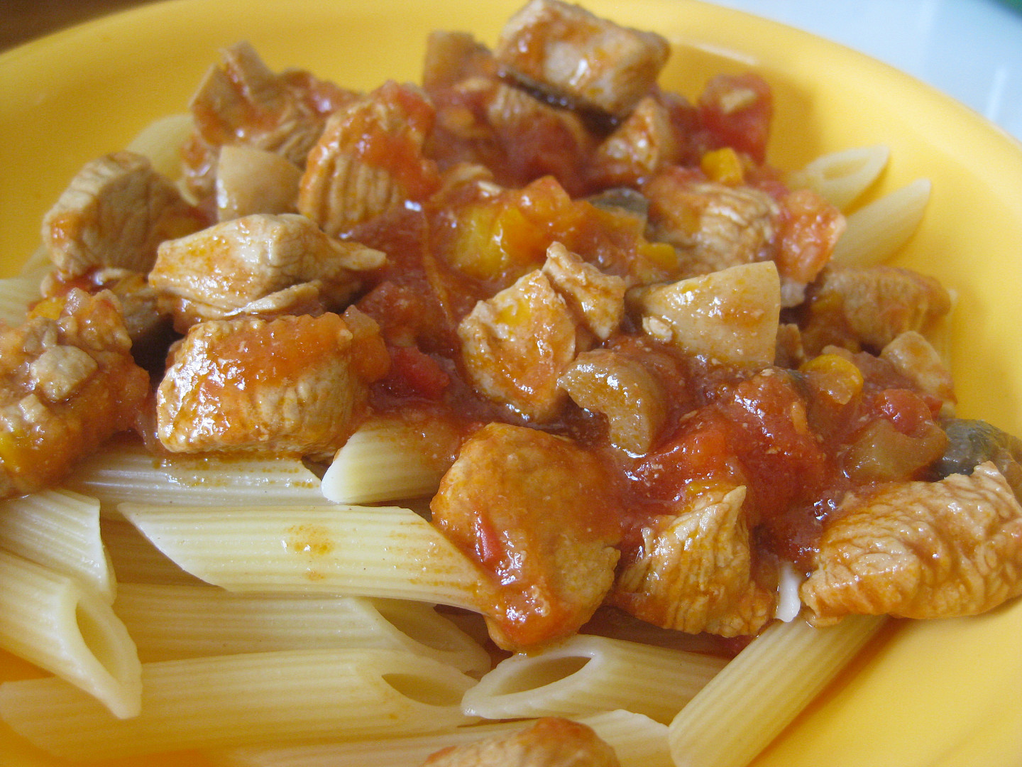 Krůtí soté s paprikou a žampiony