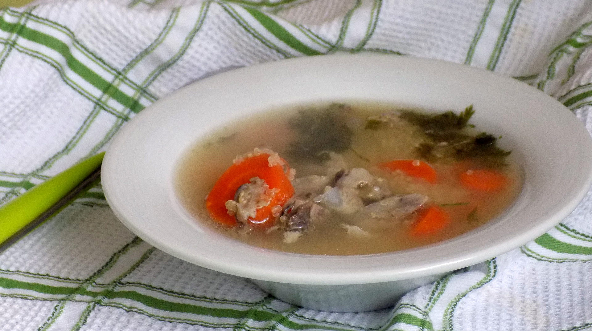 Krůtí vývar s mrkví a quinoou_5ff7902f1e58f.jpeg