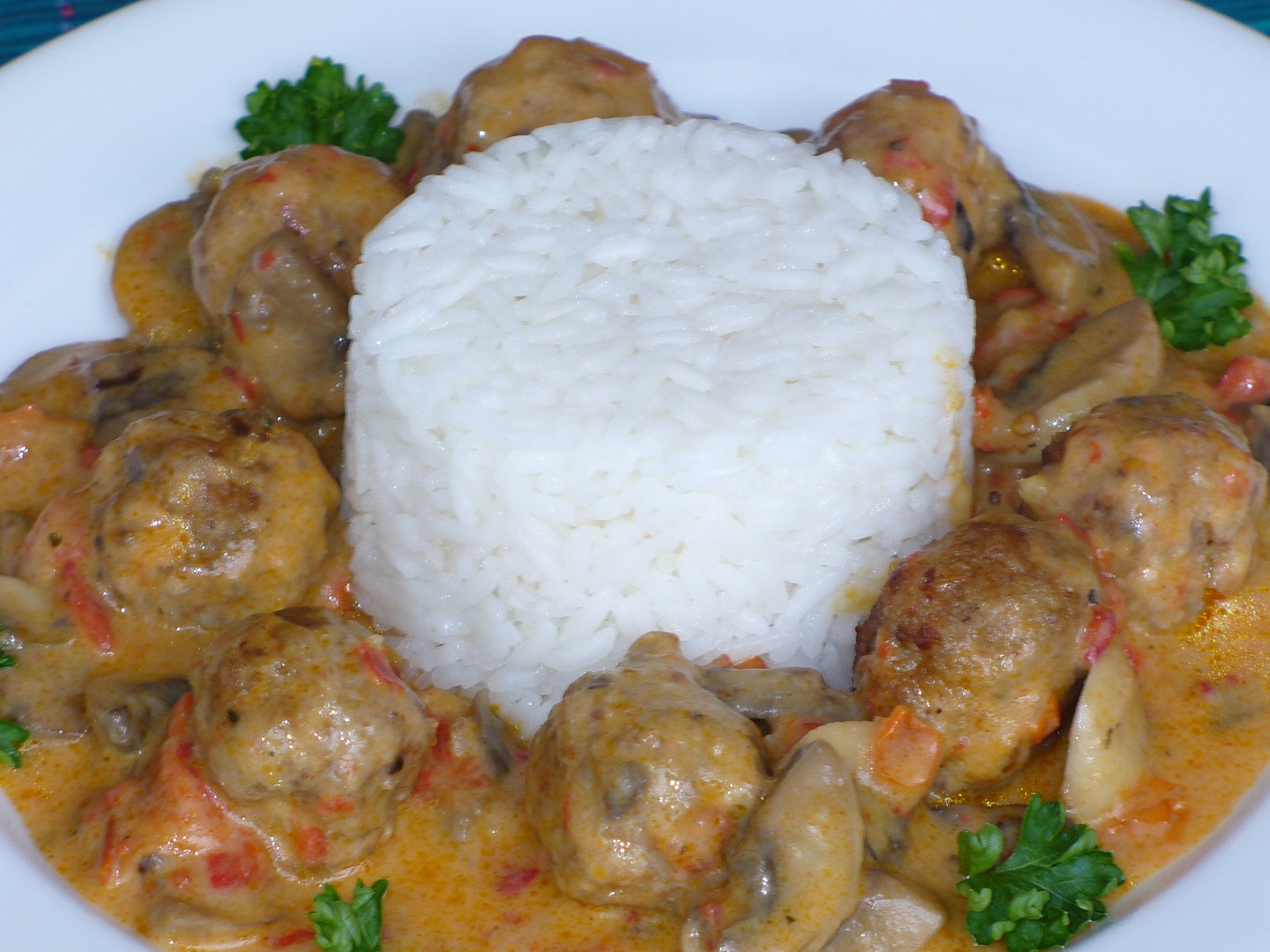 Kuličky z mletého masa v pikantní omáčce_5ffb1645a58da.jpeg