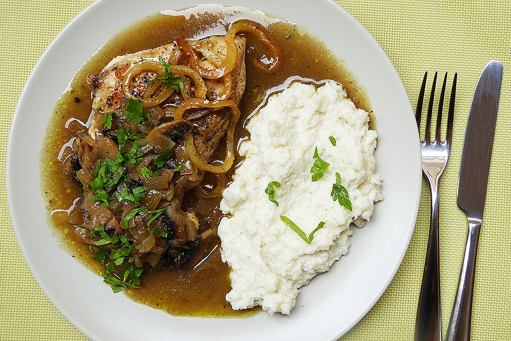 Kuřátko na víně s žampiony a květákovou kaší_5ff7991150a40.jpeg