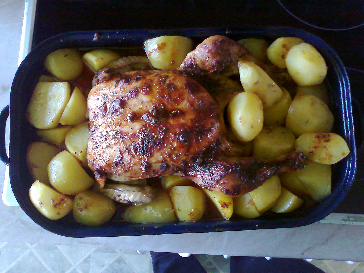 Kuře pečené na jablkách a mrkvi