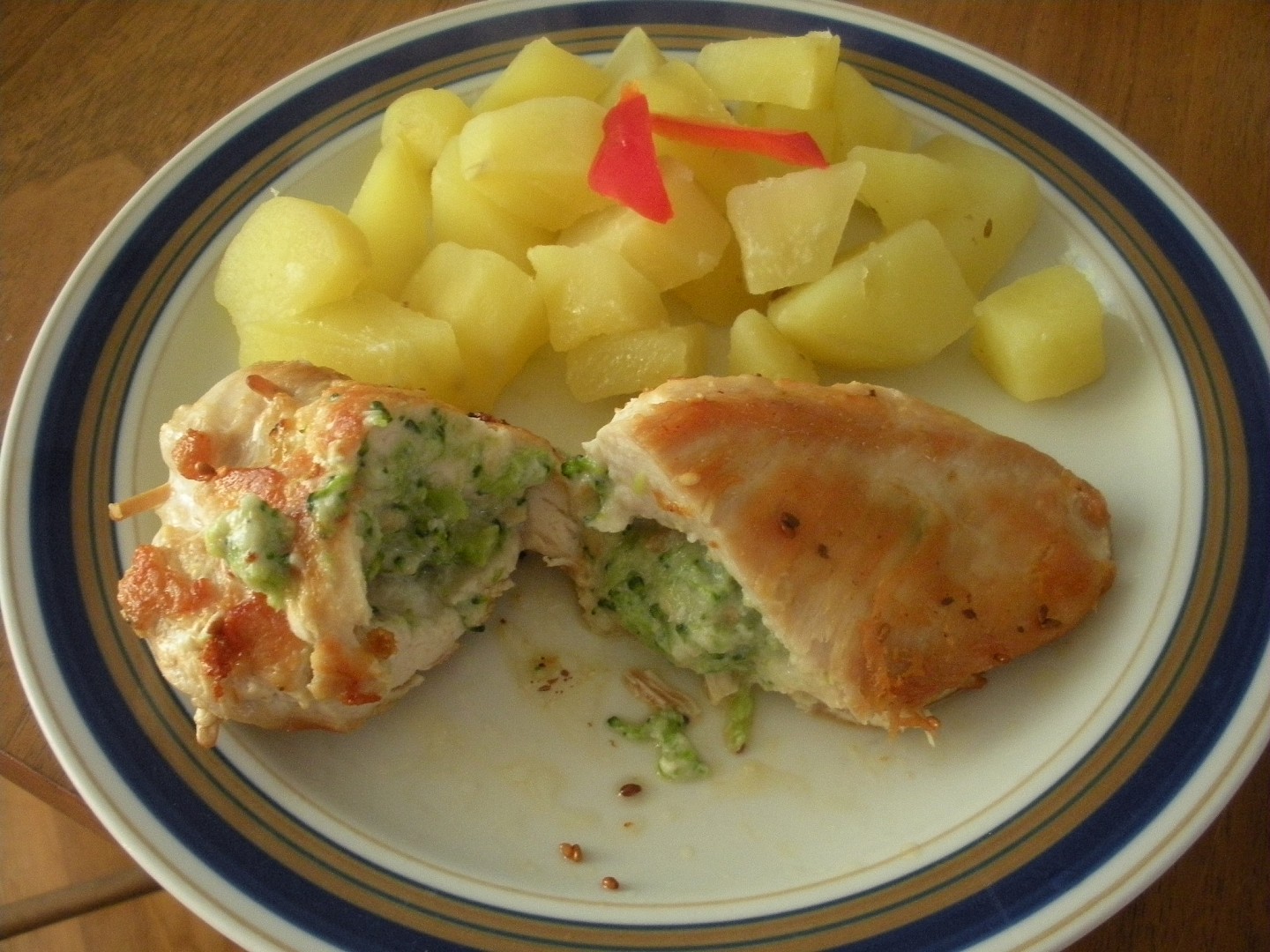 Kuřecí kapsy s brokolicovou náplní_5ffdf8642ab17.jpeg