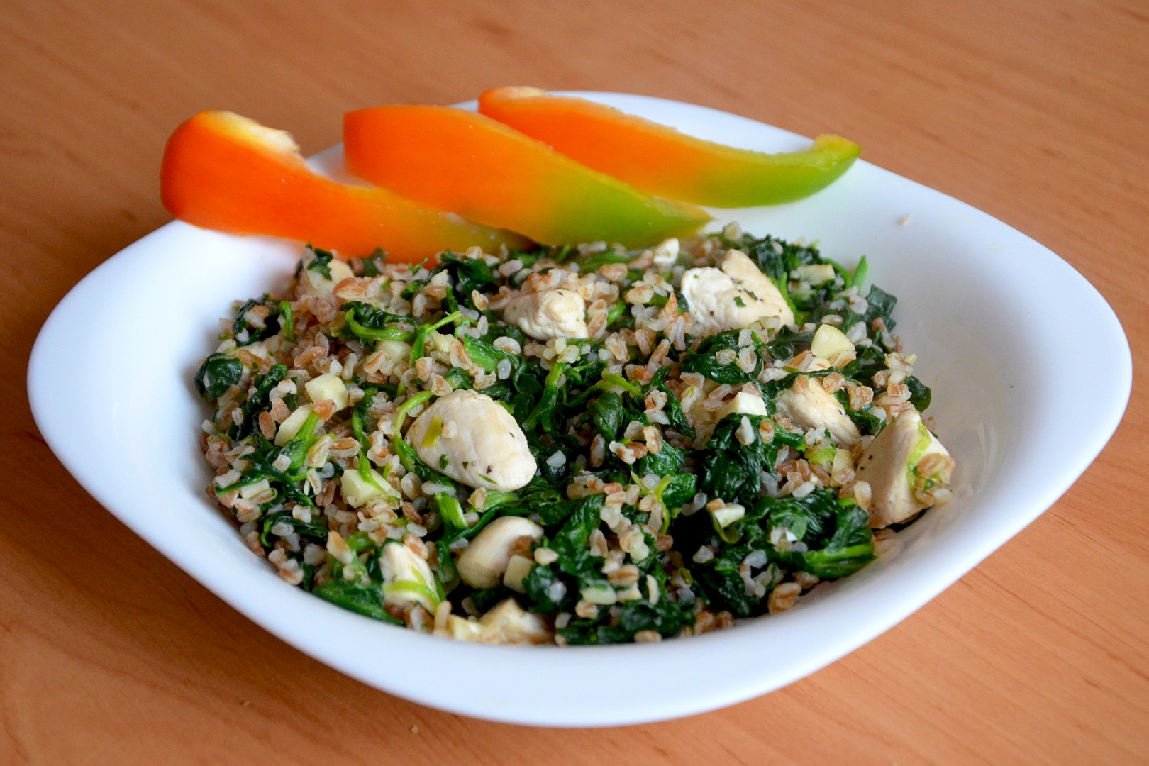 Kuřecí kousky se špenátem a česnekem