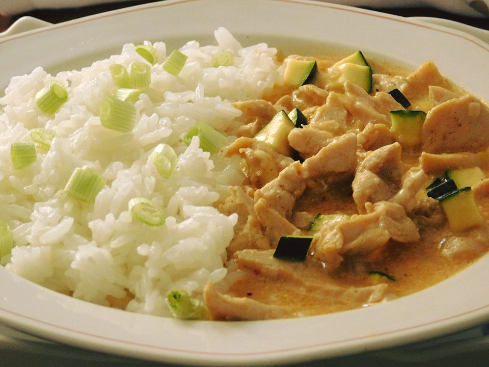 Kuřecí nudličky s cuketou a čedarem