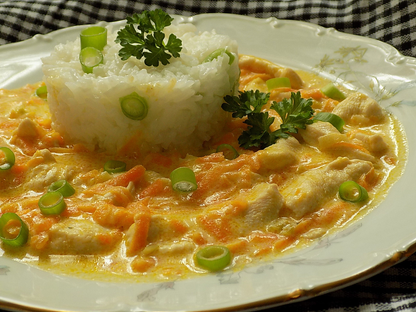 Kuřecí nudličky s mrkví a smetanou_5ff73227e080c.jpeg