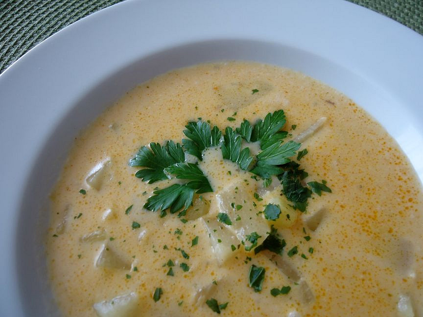 Kuřecí polévka s kedlubnou