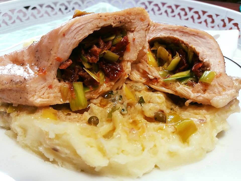 Kuřecí prsa plněná máslovým pórkem a sušenými rajčaty_5ff6c65821661.jpeg