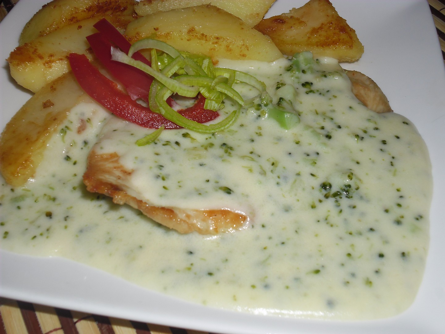 Kuřecí prsíčka s brokolicovým krémem_5ffa83d62e5b5.jpeg