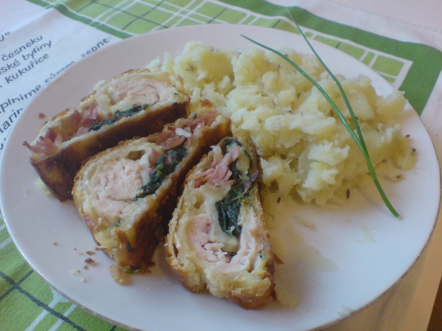 Kuřecí roláda v listovém těstě