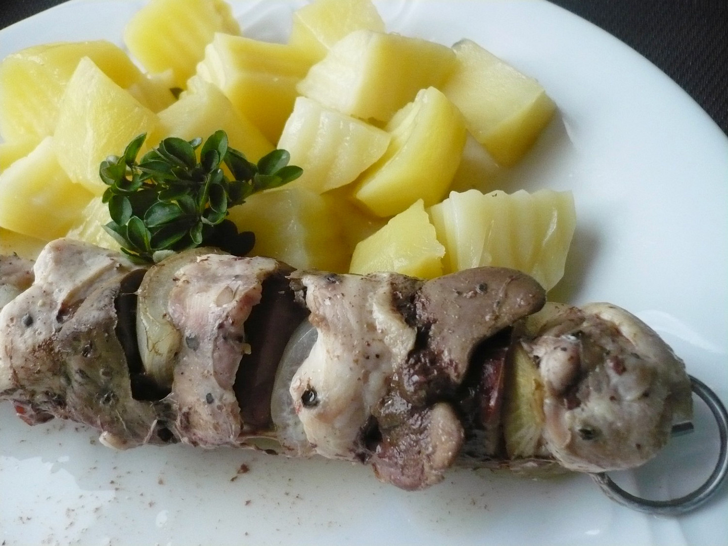 Kuřecí špízy s brambory z parního hrnce_5ff6713b7ebed.jpeg