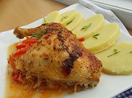 Kuřecí stehna  na uzené paprice, zelí a kapiích_5ff7816236ac2.jpeg