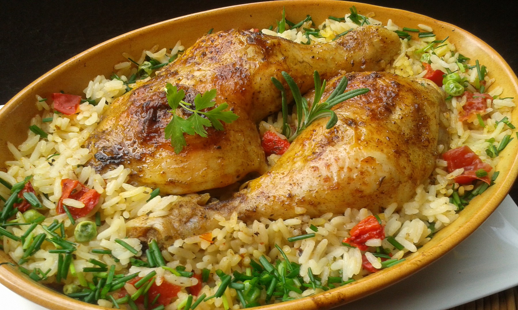 Kuřecí stehna pečená s rýží z jednoho pekáčku_5ff7e8646febd.jpeg