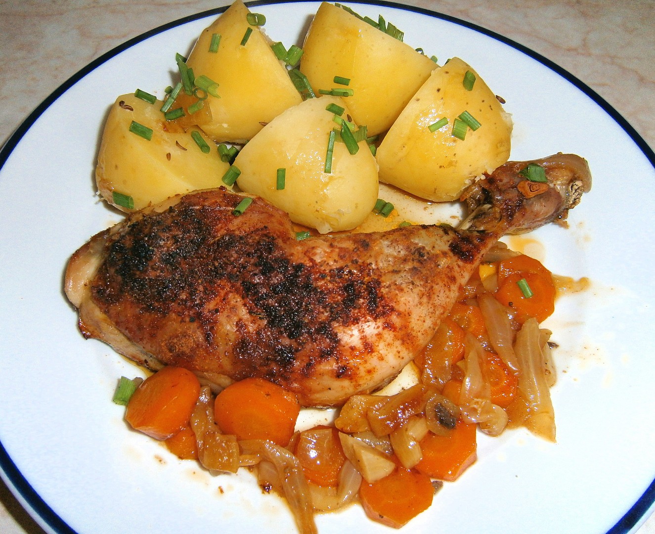 Kuřecí stehýnka na medu a mrkvi