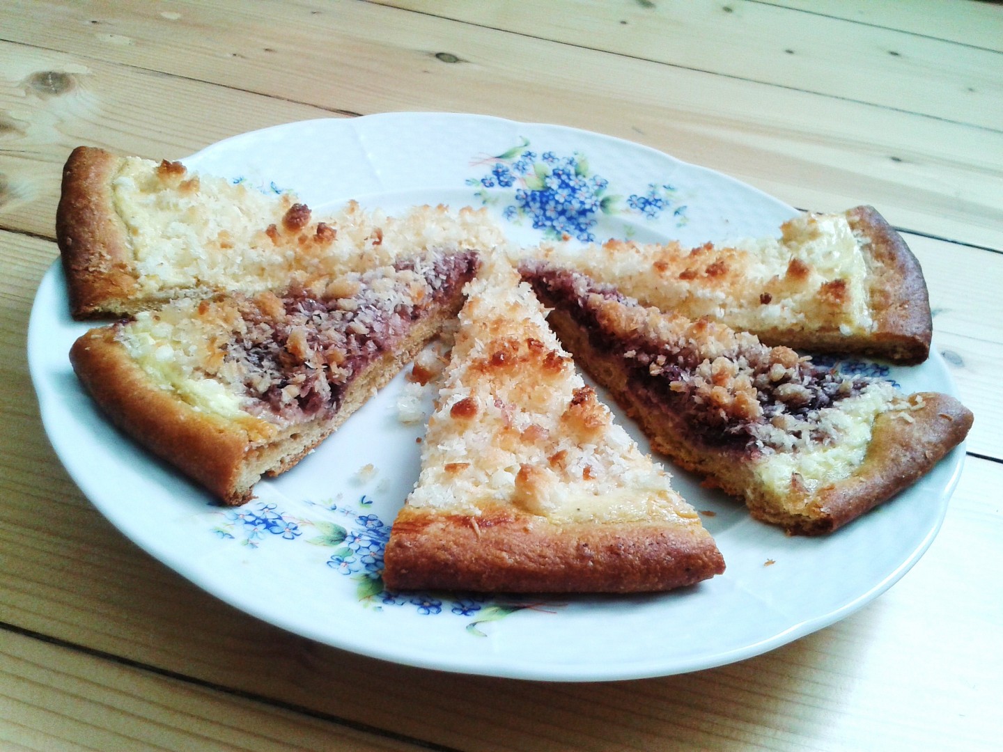 Kynuté koláče bez kynutí s kokosovou drobenkou_5ff8cbe7ab3e7.jpeg
