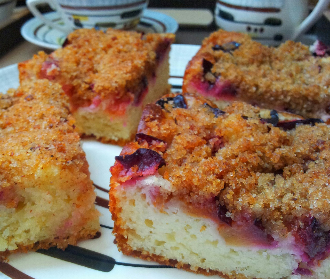 Kynutý švestkový koláč se strouhankovou drobenkou_5ff91d837d2f1.jpeg