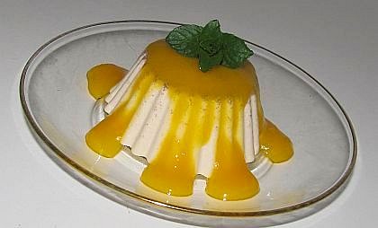 „Lehká jako peříčko“ Panna cotta s vůni kardamomu s mangovým přelivem_5ff962b33413b.jpeg