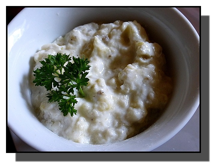 Lilek v bílém jogurtu