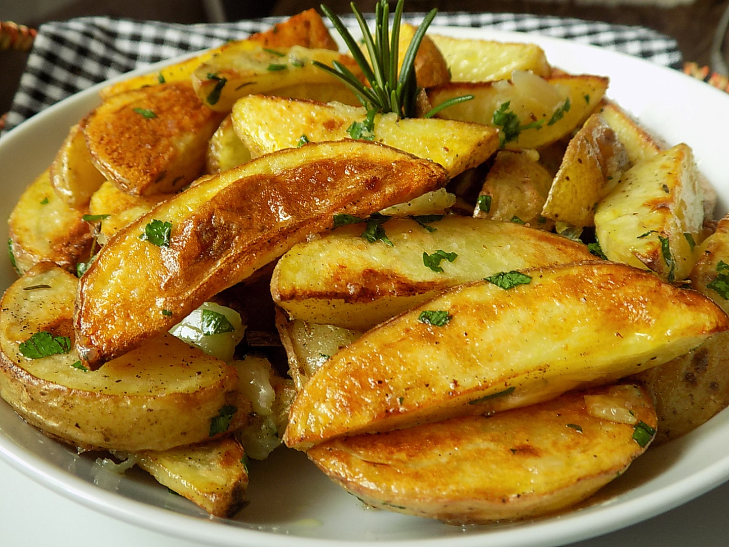 Máslové brambory s pečeným česnekem_5ff71d85998ff.jpeg