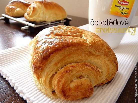 Máslový croissant s čokoládou_5ff7fa9e90218.jpeg