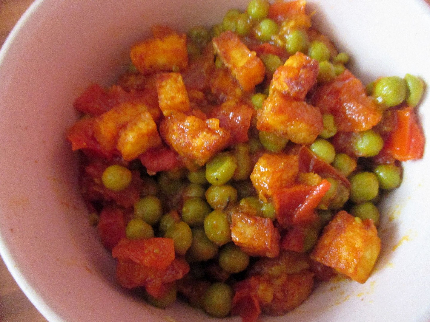 Matar paneer – hrášek se sýrem a rajčaty_5ff75bfb32a06.jpeg