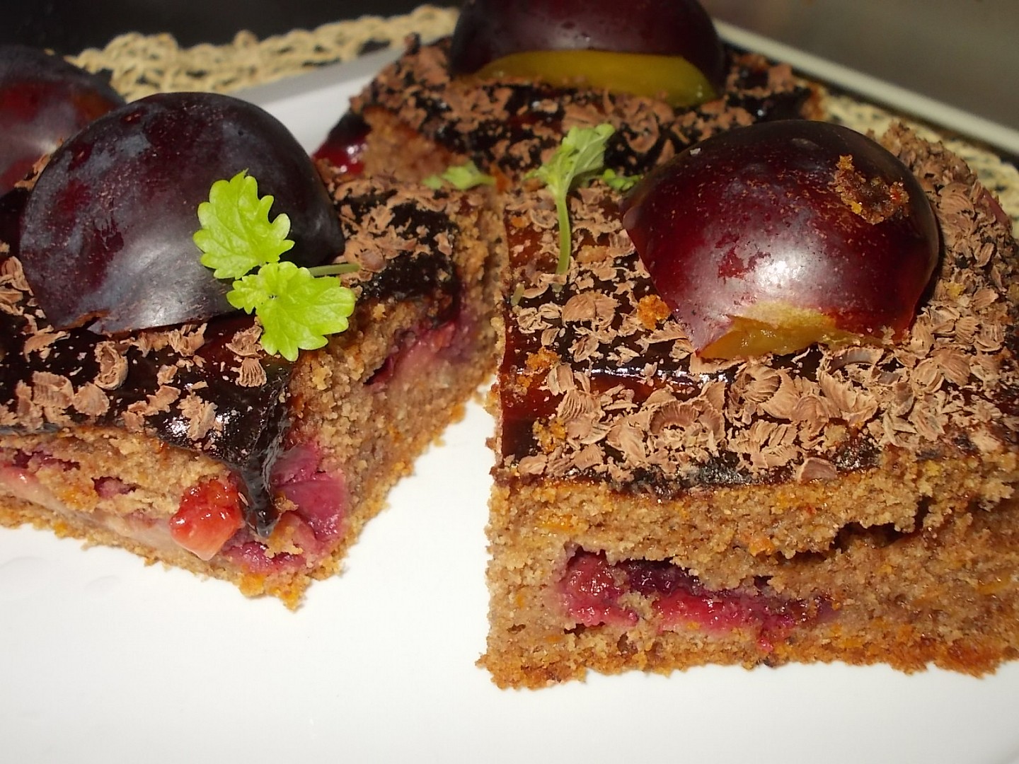 Medovo-perníkové kostky s dýní a švestkami_5ff9c6039eb5e.jpeg