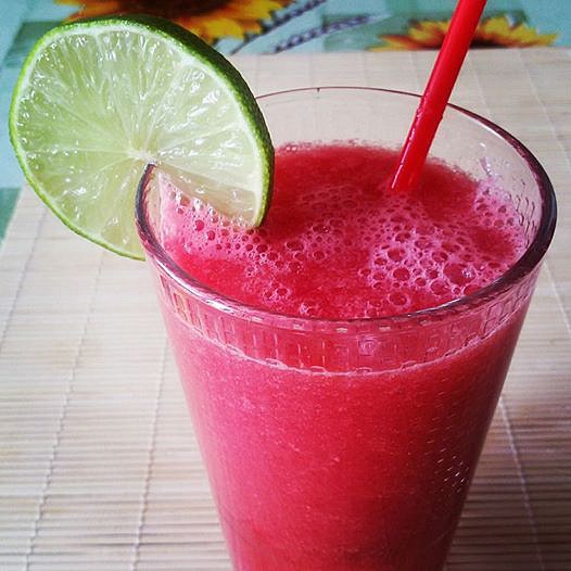 Melounové smoothie se zázvorem a limetkou_5ff745309bb93.jpeg