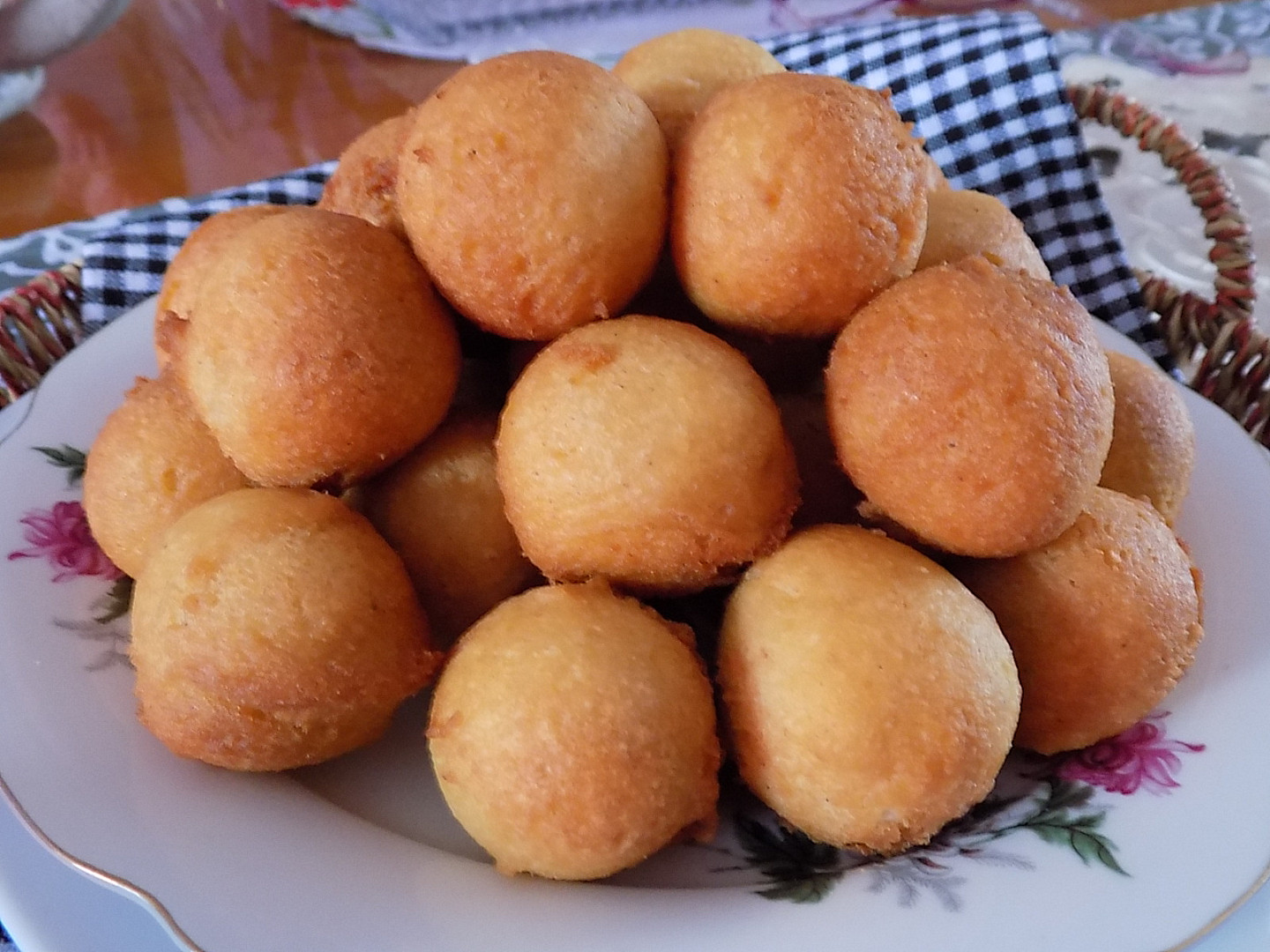 Mini-koblížky z kondenzovaného mléka_5ff732a9f1c5c.jpeg