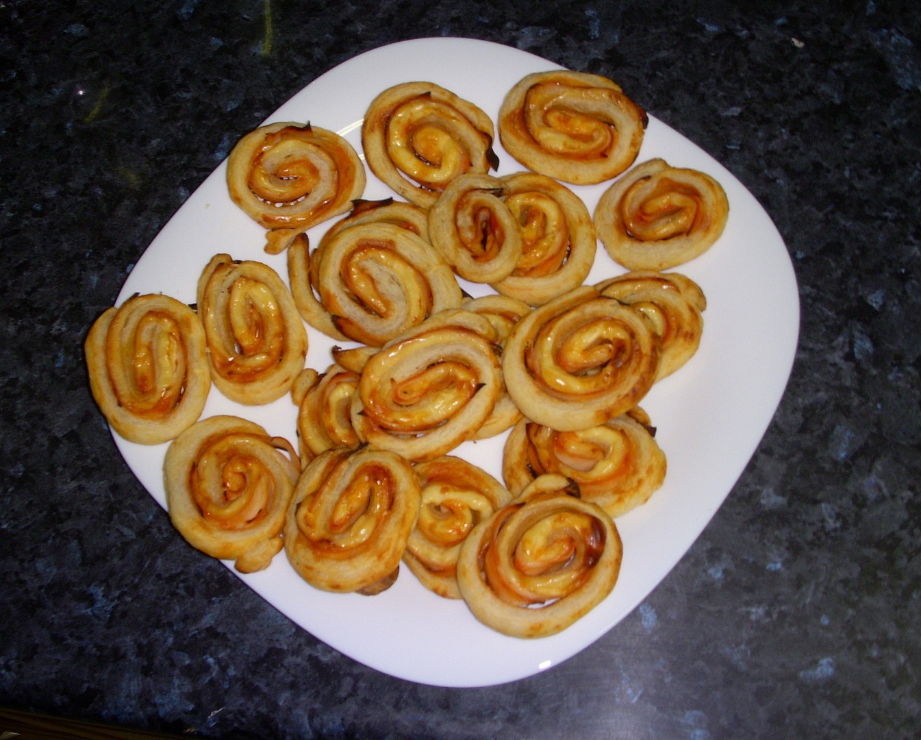 Mini pizza šneky z listového těsta