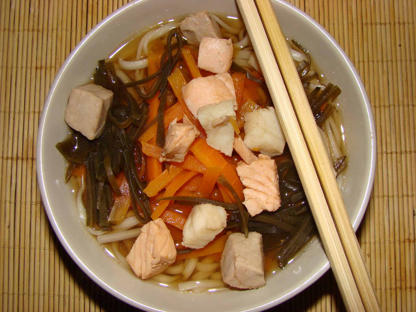 Mioshiru /tradiční japonská polévka/ s třemi druhy ryb._5ffb961ae7486.jpeg