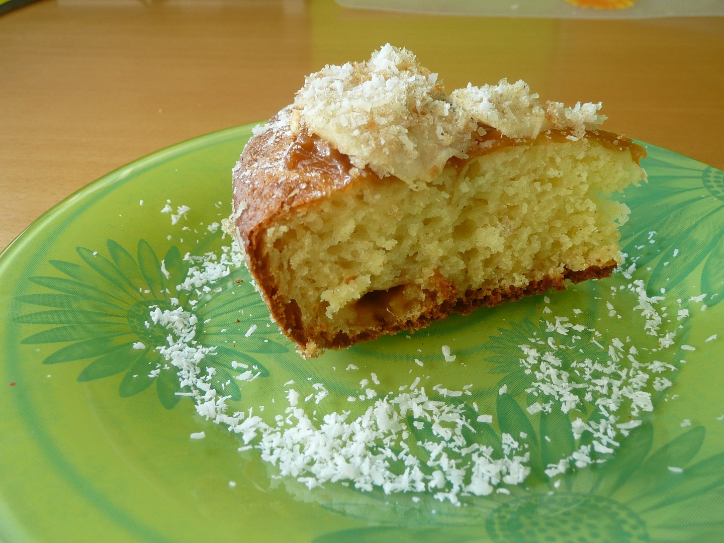 Moučník s pečeným pudinkem a krustou ze strouhanky a kokosu