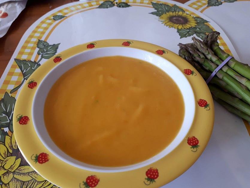 Mrkvová polévka s chřestem – pro nejmenší_5ff6ec3675bd5.jpeg