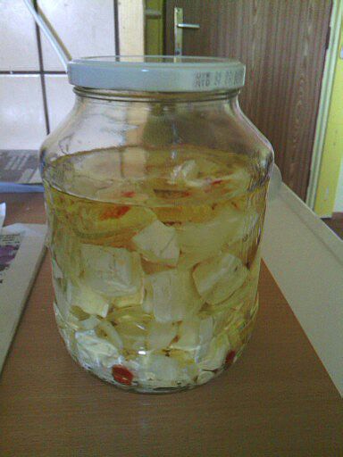 Nakládaný hermelín s chilli papričkou_5ff98de32fef0.jpeg