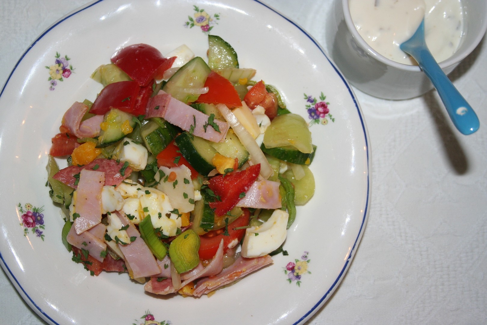 Nedělní salát „Všehochuť“