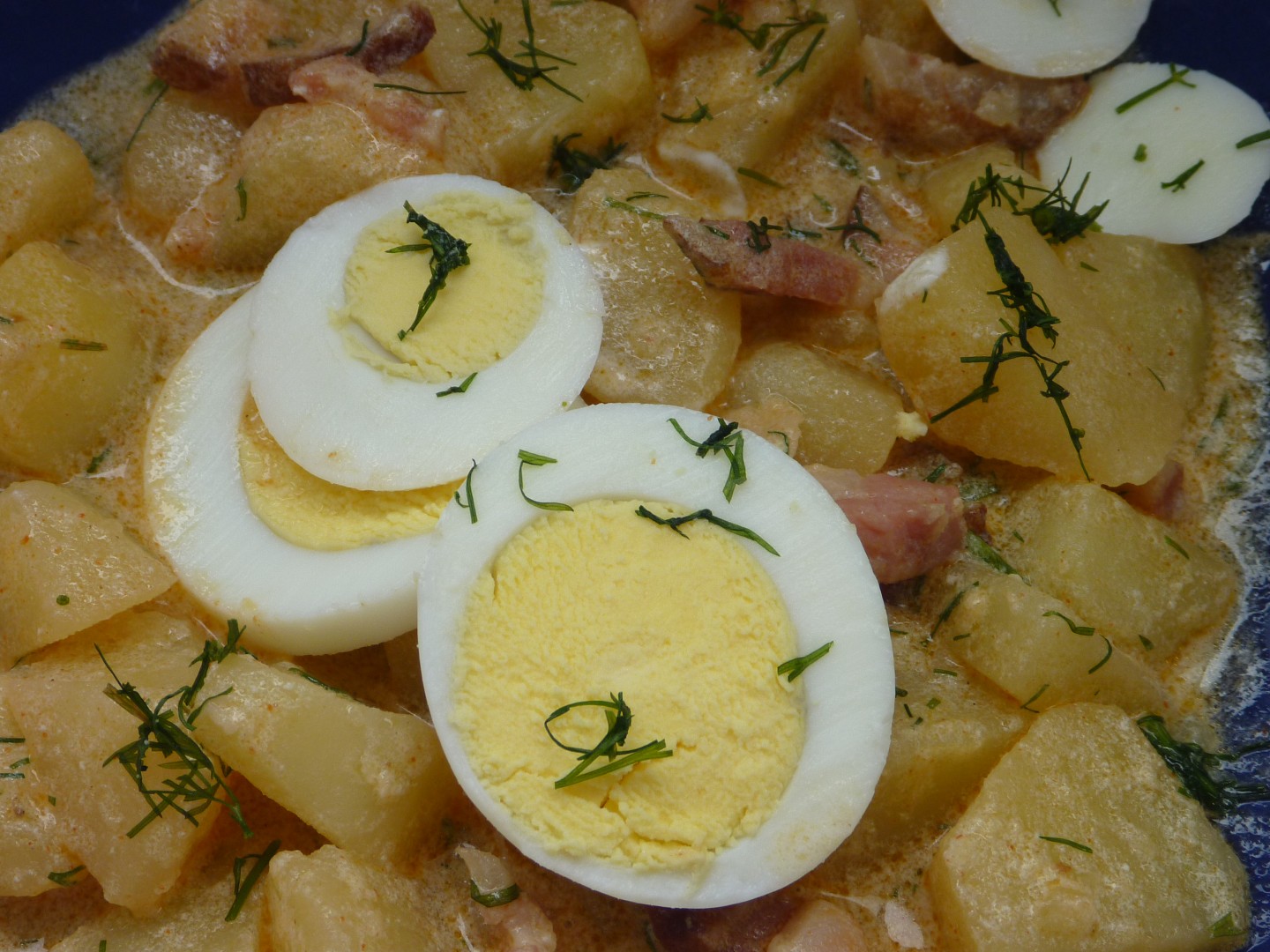 Nové brambory se smetanou a vejci